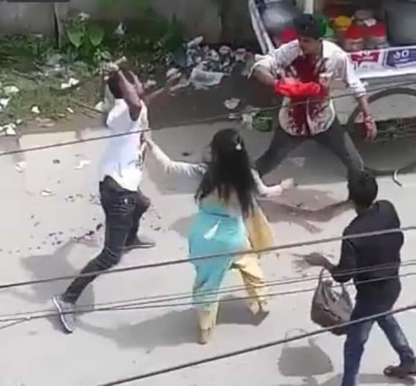 প্রকাশে দিবালোকে স্ত্রীর সামনে সন্ত্রাসীরা কুপিয়ে মারল স্বামীকে