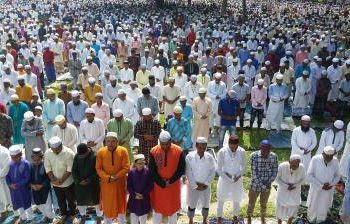 সকল মুসলিম ও কাশ্মীরের মুসলমানদের জন্যে দোয়া চেয়ে মোনাজাত