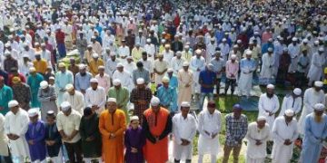 সকল মুসলিম ও কাশ্মীরের মুসলমানদের জন্যে দোয়া চেয়ে মোনাজাত