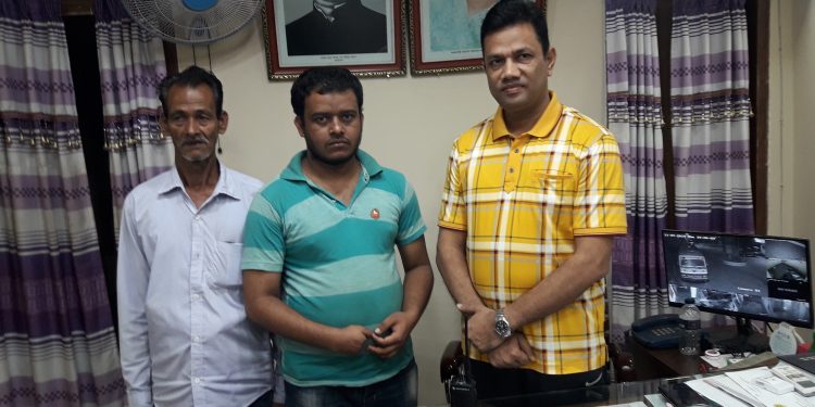 প্রতিবন্ধীর ছিনতাইকৃত টাকা ও মালামাল উদ্ধারের দায়িত্ব নিলেন সোনারগাঁ থানার ওসি