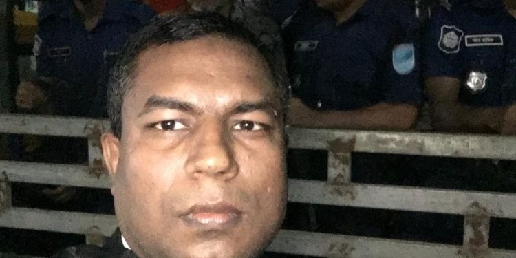এডভোকেট ফিরোজের মানবিকতায় মায়ের দাফন কাফনের জন্য প্যারোলে মুক্তি পেল মেহেদী