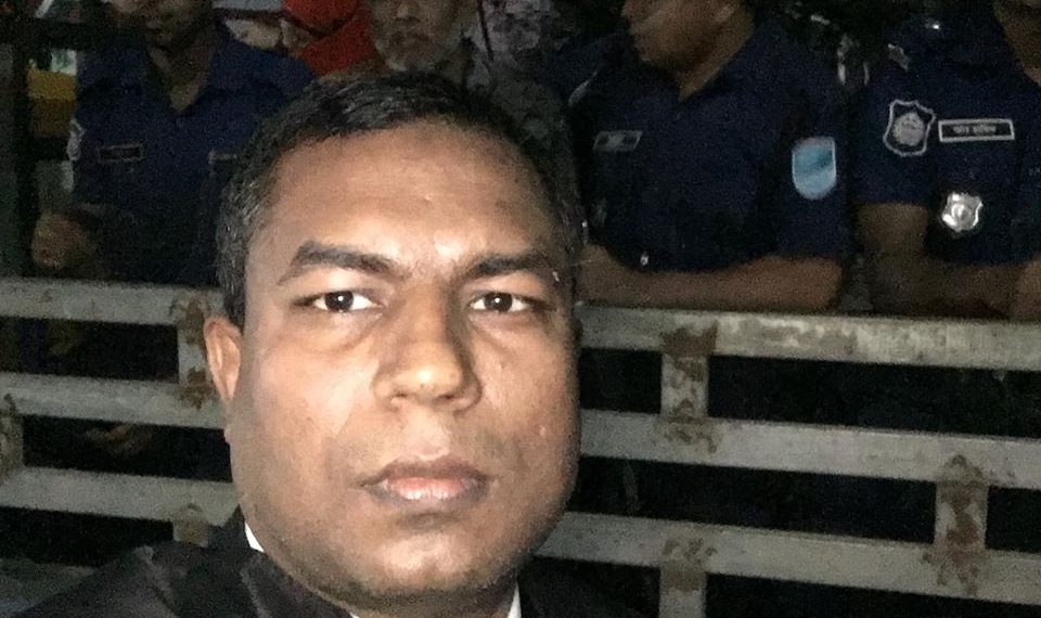 এডভোকেট ফিরোজের মানবিকতায় মায়ের দাফন কাফনের জন্য প্যারোলে মুক্তি পেল মেহেদী