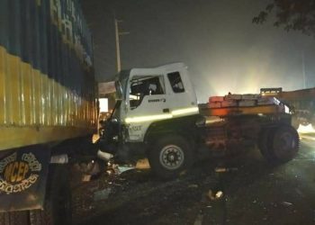 সোনারগাঁয়ে কন্টেইনারের সাথে লড়ির সংঘর্ষে আহত ২।