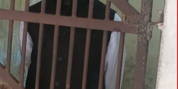 ৬ বছরের শিশুছাত্রীকে ধর্ষণের চেষ্টার অভিযোগে আটক এক মাদ্রাসার শিক্ষক।