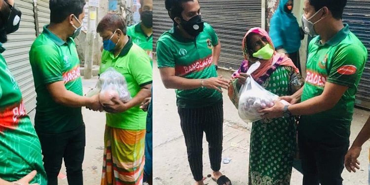 নিজ উদ্যোগে কেরানীগঞ্জে তরুণদের ত্রাণ বিতরণ