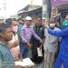 করোনাভাইরাস সচেতনতায় মোহনপুর উপজেলা চেয়ারম্যানের মাস্ক ও লিফলেট বিতরণ