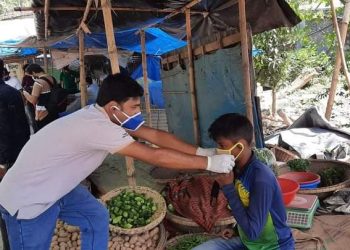 করোনা সচেতনতায় রাজশাহী জেলা ছাত্র লীগের সাংগঠনিক সম্পাদকের  মাস্ক সাবান ও লিফলেট বিতরণ