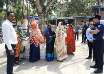 করোনা প্রতিরোধে বাগেরহাট যৌনপল্লীতে একমাসের খাবার বিতরন