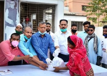 জামালপুরে নিজস্ব অর্থায়নে নিম্ন আয়ের মানুষদের মাঝে তরুণ লীগের খাদ্য সামগ্রী বিতরণ