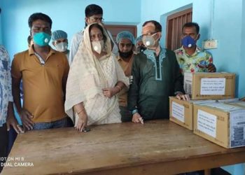 পরিবর্তনের মেহেরপুরের পক্ষ থেকে আজ অসহায় পরিবারের মাঝে ত্রাণ বিতরন