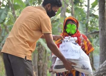 নাটোরে আইডিএলসি এবং  সিএসআর উইন্ডো বাংলাদেশের পক্ষ থেকে  খাদ্য সামগ্রী বিতরণ