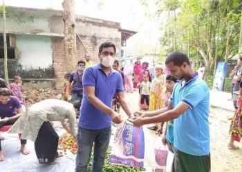 রুপসী পল্লী বাংলাদেশ সংস্থার উদ্যোগে পবা উপজেলা ছাত্রলীগের ফ্রি সবজী বিতরণ