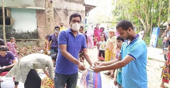 রুপসী পল্লী বাংলাদেশ সংস্থার উদ্যোগে পবা উপজেলা ছাত্রলীগের ফ্রি সবজী বিতরণ