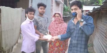 এমপি আয়েনের উদ্যোগে কর্মহীন মানুষের মাঝে খাদ্য সামগ্রী বিতরণ করেন ছাত্রলীগ নেতা হিমেল