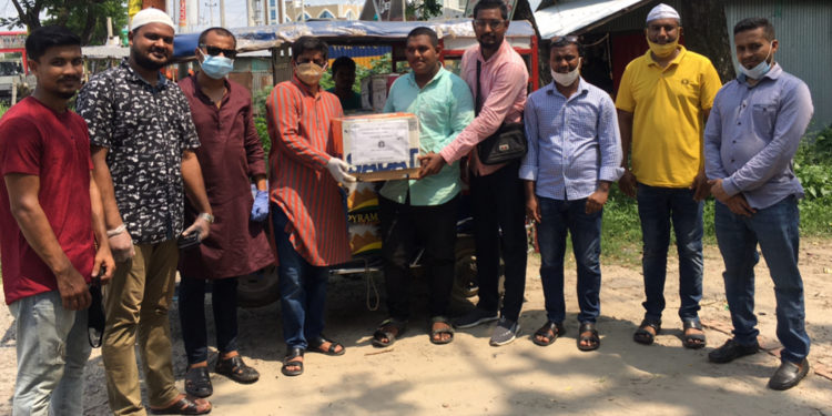 সোনারগাঁয়ে অয়ন ওসমানের বাক্সবন্ধি ভালোবাসা প্রদানে তপু ঘোষ ও রাশেদুল ইসলাম