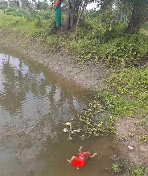 পুকুরে ভাসছে শিশু,গাছে মায়ের লাশ
