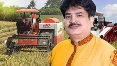 ফটোসেশস নয় ধান কাটতে কম্বাইন্ড হারভেস্টার’ মেশিন এনে দিলেন এমপি লিয়াকত হোসেন খোকা