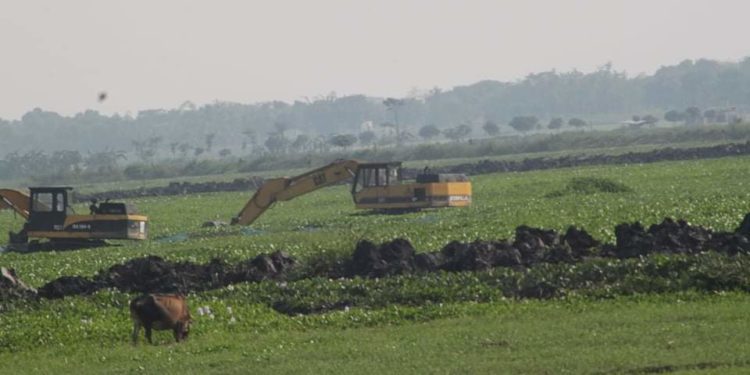 মোহনপুর উপজেলায় প্রশাসনের নাকের ডগায় অবৈধভাবে পুকুর খনন