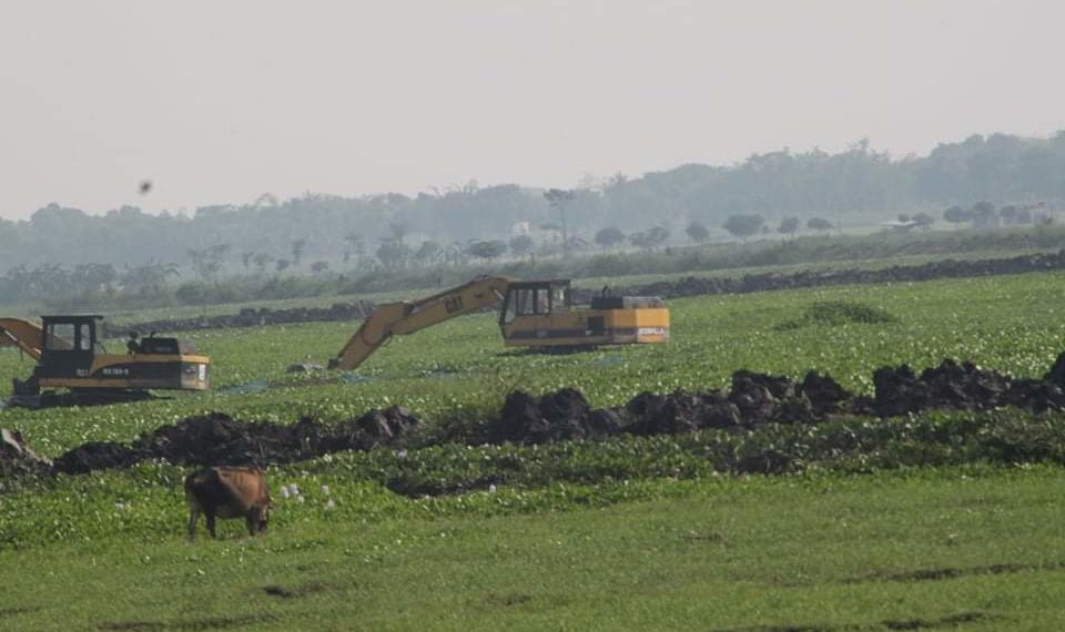 মোহনপুর উপজেলায় প্রশাসনের নাকের ডগায় অবৈধভাবে পুকুর খনন