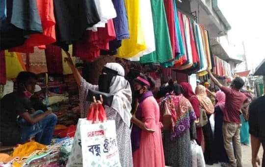 স্বাস্থ্যবিধি না মানায় নওগাঁ সব দোকানপাট,শপিংমল বন্ধ