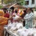 ৩শ পরিবারকে খাদ্যসামগ্রী দিয়ে সহায়তা করলেন যুবলীগ নেতা ফয়েজ