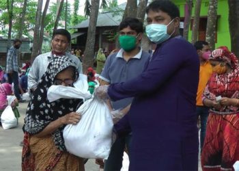 জয়পুরহাটে কর্মহীন,দরিদ্র ও ছিন্নমূলদের মাঝে মিলন দেওয়ানের খাদ্য বিতরণ