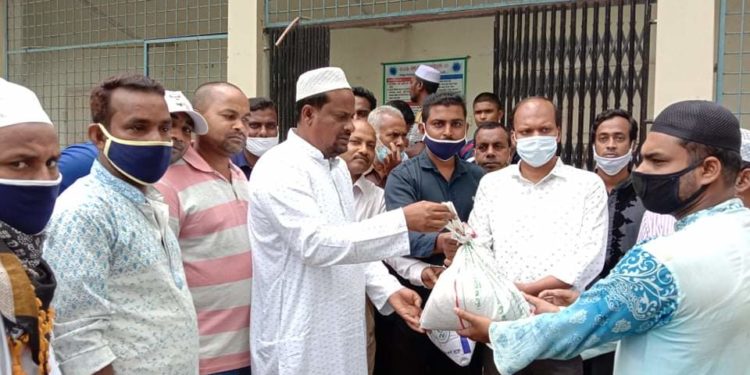 মোহনপুরে প্রধানমন্ত্রীর ঈদ উপহার বিতরণে এমপি আয়েন উদ্দিন
