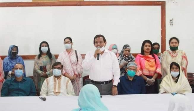 বেতন বোনাসের টাকায় নিম্ন আয়ের নারীনেত্রীদের ঈদ উপহার দিলেন আ’লীগ নেত্রী সাবিনা ইয়াসমিন