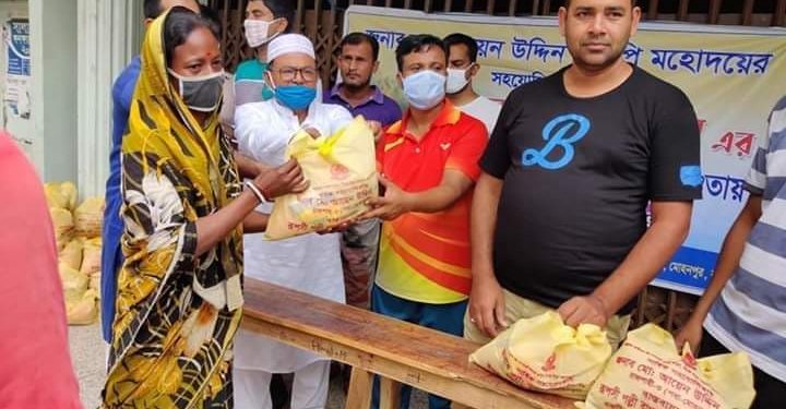 রূপসী পল্লী বাংলাদেশ সংস্থার উদ্যোগে নওহাটা পৌরসভায় ত্রাণ উপহার