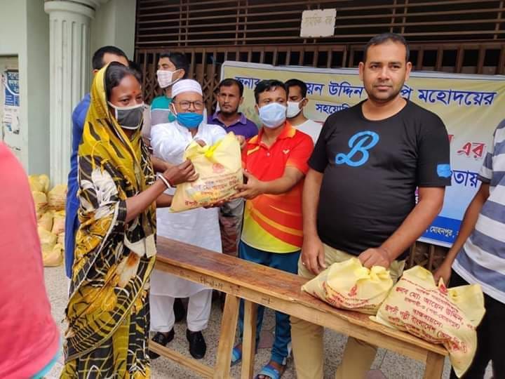 রূপসী পল্লী বাংলাদেশ সংস্থার উদ্যোগে নওহাটা পৌরসভায় ত্রাণ উপহার