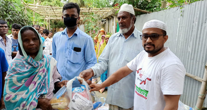 সোনারগাঁয়ে পূর্ব ও পশ্চিম কান্দারগাঁও গ্রামে ইঞ্জিনিয়ার মাসুমের ঈদ উপহার বিতরণ