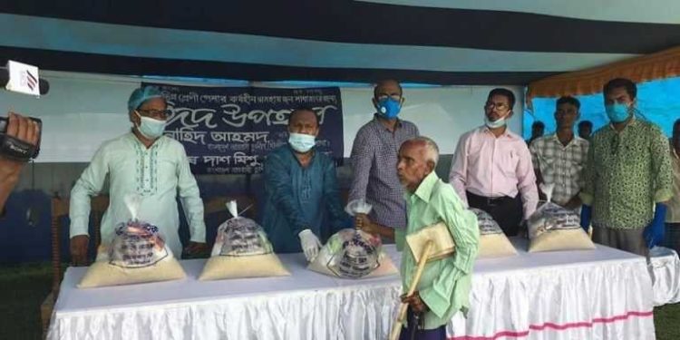 ৪শ হতদরিদ্র পরিবারের মাঝে ঈদ উপহার দিলেন মৌলভীবাজার যুবলীগ সভাপতি ও সাংগঠনিক সম্পাদক