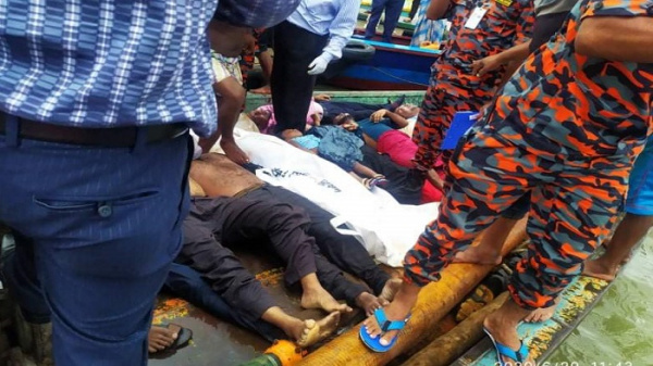 সদরঘাটে লঞ্চডুবিঃ লাশের সংখ্যা বেড়ে ২৫,চলছে উদ্ধার কাজ