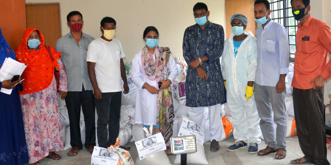 গোপালপুরে প্রধানমন্ত্রীর উপহার সামগ্রী ও শিশু খাদ্য বিতরণ