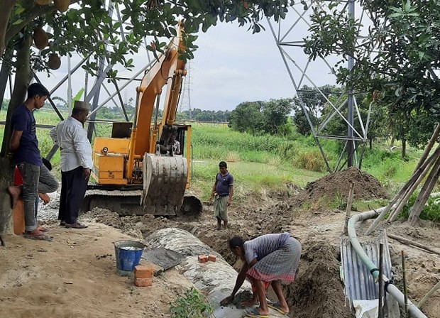 প্রশাসনের আদেশ অমান্য করে ড্রেন নির্মাণের কাজ করছে চৈতি গ্রুপ