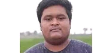 মা-বাবার কবরের পাশে যুবকের বিষপানঃ অবশেষে মৃত্যু