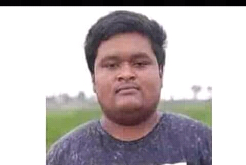 মা-বাবার কবরের পাশে যুবকের বিষপানঃ অবশেষে মৃত্যু
