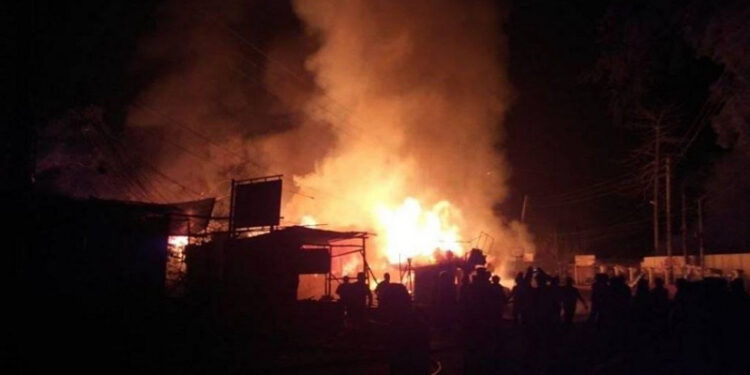 বনশ্রীতে রংয়ের কারখানায় আগুন