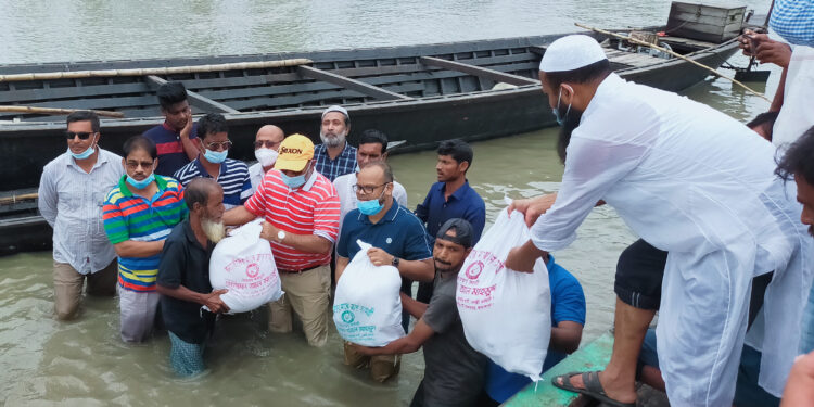 জাতীয় পার্টির ভাইস চেয়ারম্যান মোস্তফা আল মাহমুদ’র ত্রাণবিতরণ