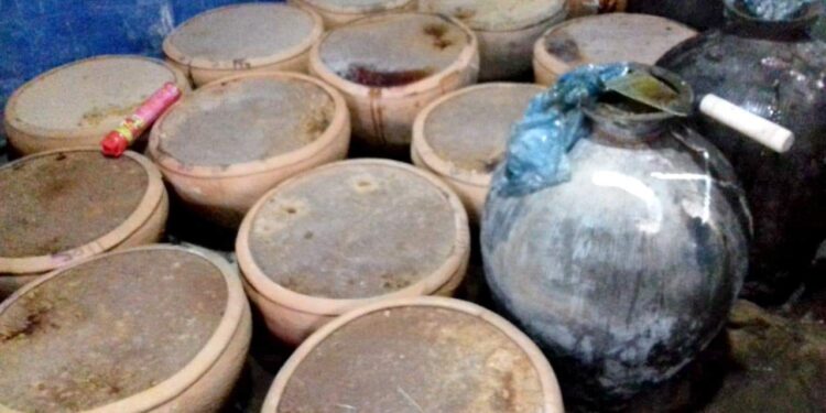 জয়পুরহাটে বিপুল পরিমাণ ভেজাল গুড় ধ্বংস,জরিমানা ৪৫ হাজার