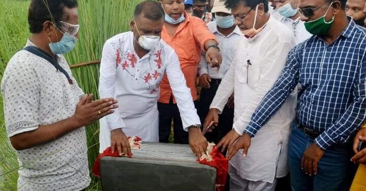লালপুরে রাস্তা এইচবিবি করনের শুভ উদ্বোধন