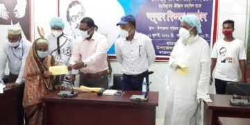 আক্কেলপুরে ১৩৮ পরিবারের মাঝে হুইপ স্বপনের অনুদান বিতরণ
