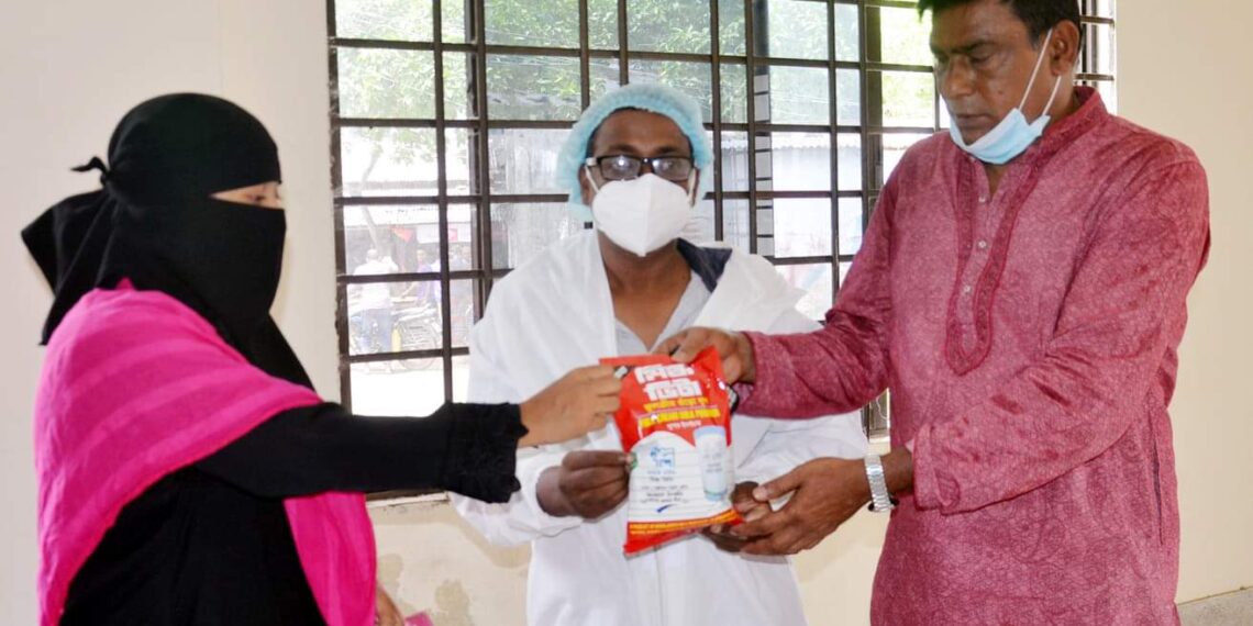 গোপালপুর পৌরসভায় প্রধানমন্ত্রীর উপহার সামগ্রী ও শিশু খাদ্য বিতরণ