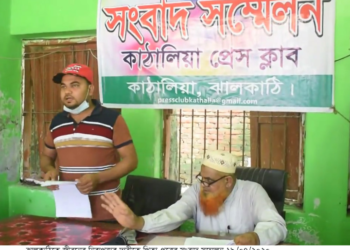 জীবনের নিরাপত্তার দাবীতে পিতা-পুত্রের সংবাদ সম্মেলন