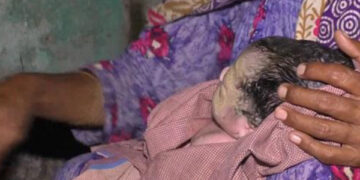 হাসপাতালে ঠাঁই না পেয়ে,পরিত্যক্ত ঘরে সন্তান প্রসব