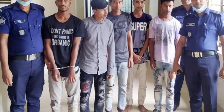 ফতুল্লায় গার্মেন্টসকর্মী তরুনী গণধর্ষনের শিকার, ৫ ধর্ষক গ্রেপ্তার