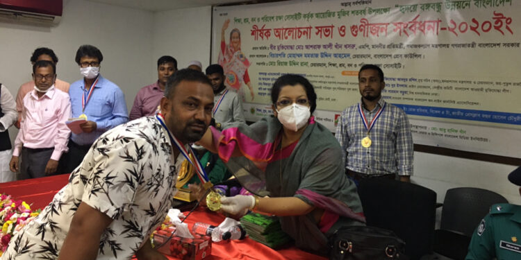 গোল্ড মেডেল পেলেন পরিবেশ রক্ষা ও উন্নয়ন সোসাইটির মো: মোসলেউদ্দিন