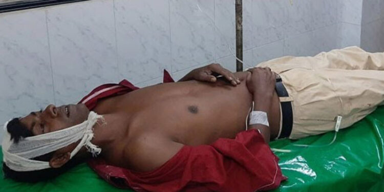 নাটোরে বরযাত্রীর গাড়িতে হামলা, আহত ৫