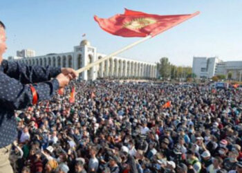 বিক্ষোভকারীদের দখলে কিরগিজিস্তানের সংসদ ভবন ও প্রেসিডেন্ট প্রাসাদ