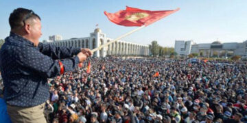 বিক্ষোভকারীদের দখলে কিরগিজিস্তানের সংসদ ভবন ও প্রেসিডেন্ট প্রাসাদ